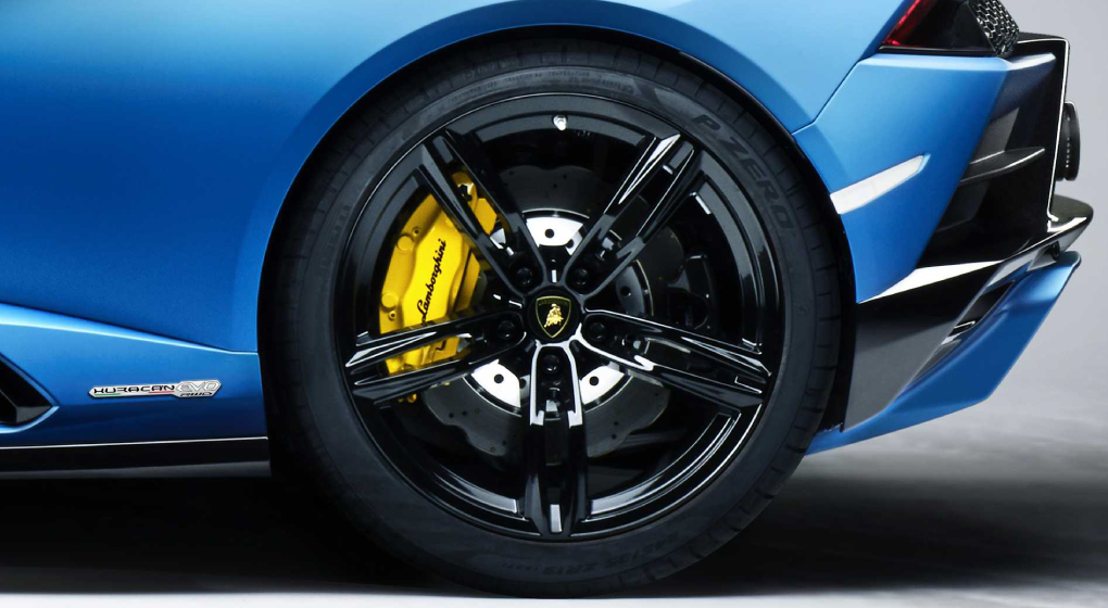 Lamborghini Huracán EVO RWD Spyder celebreMagazine