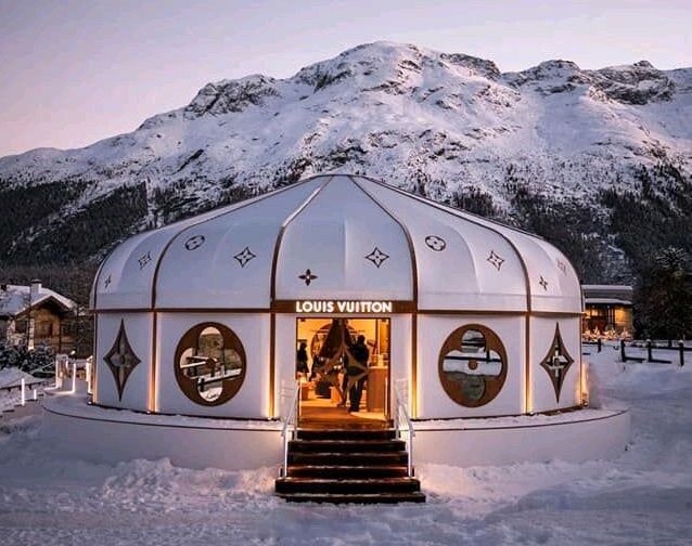 Louis Vuitton pop-up at St Moritz